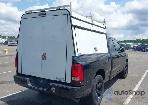 2017 Ram 1500 Express 4X4 6'4 Box z USA, uszkodzony, nr VIN 1C6RR7FG9HS857905